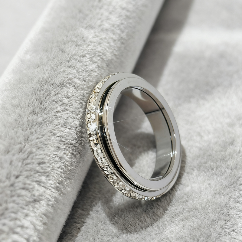 Titanium Steel Rotatable Spinner Ring with Zirconia